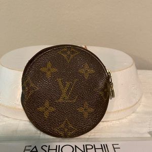 LV round coin purse